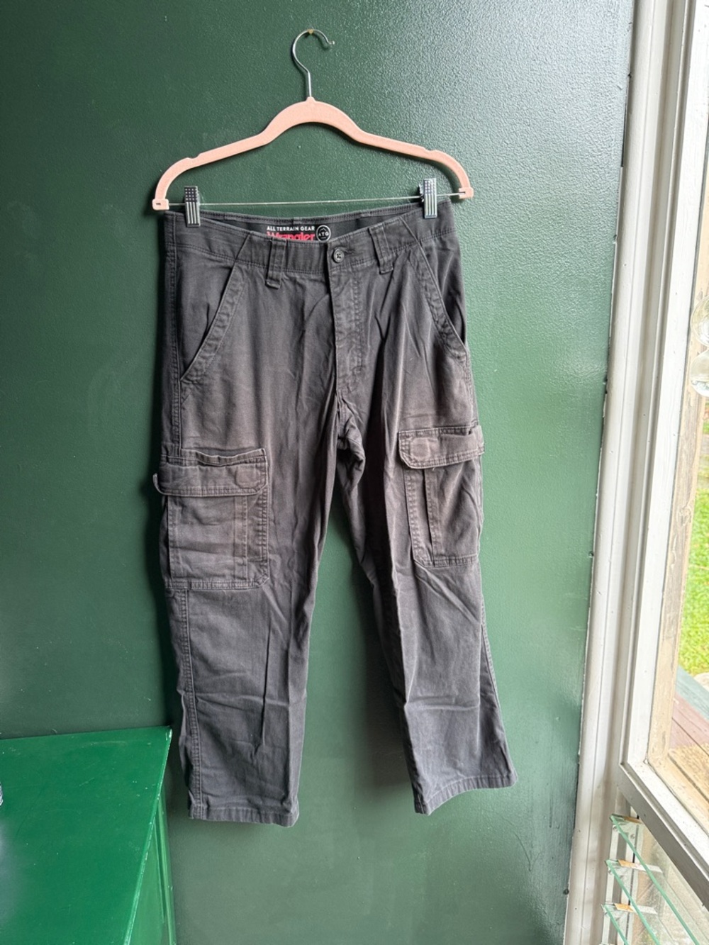 Wrangler Men's Gray Cargo Pants with Multiple Pockets